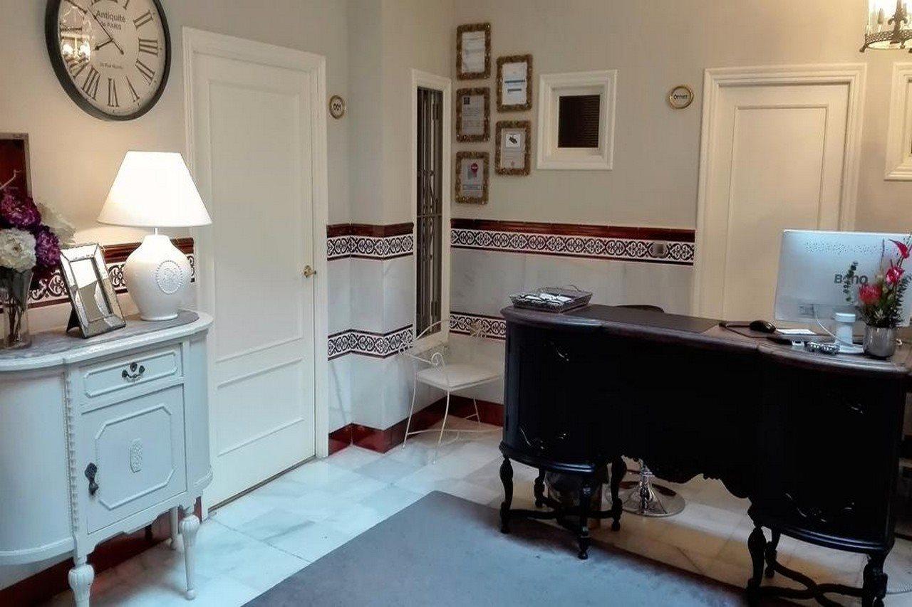 Отель Le Petit Paris Севилья Экстерьер фото